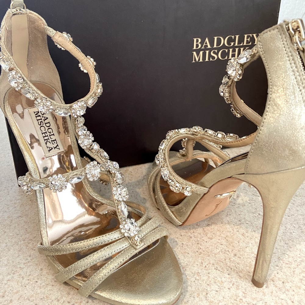 BADGLEY MISCHKA stilettos in box, like new, Gently used ( only worn once )